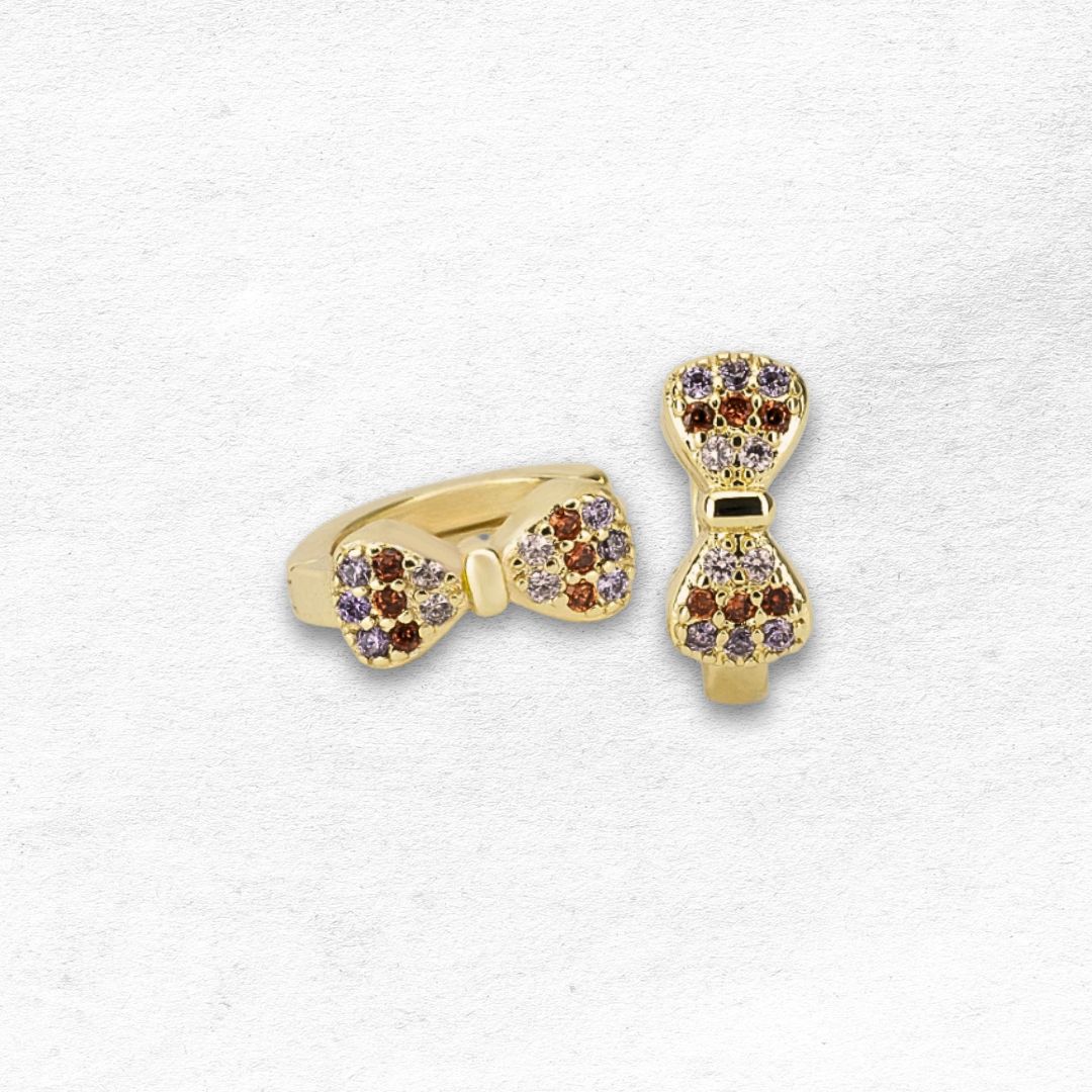 Arete Huggies con Diseño de Moño