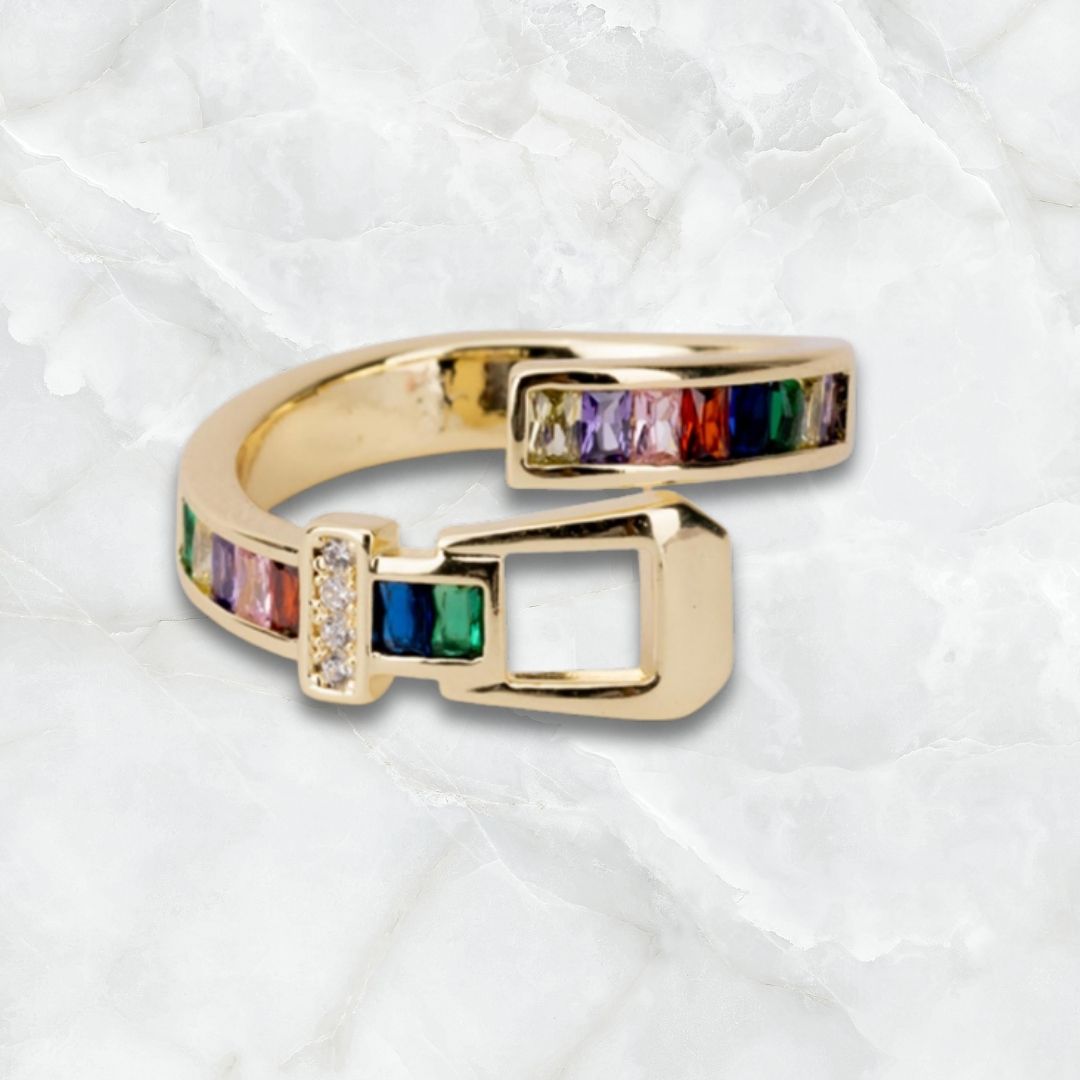 Anillo con Diseño de Cinturon con Piedras