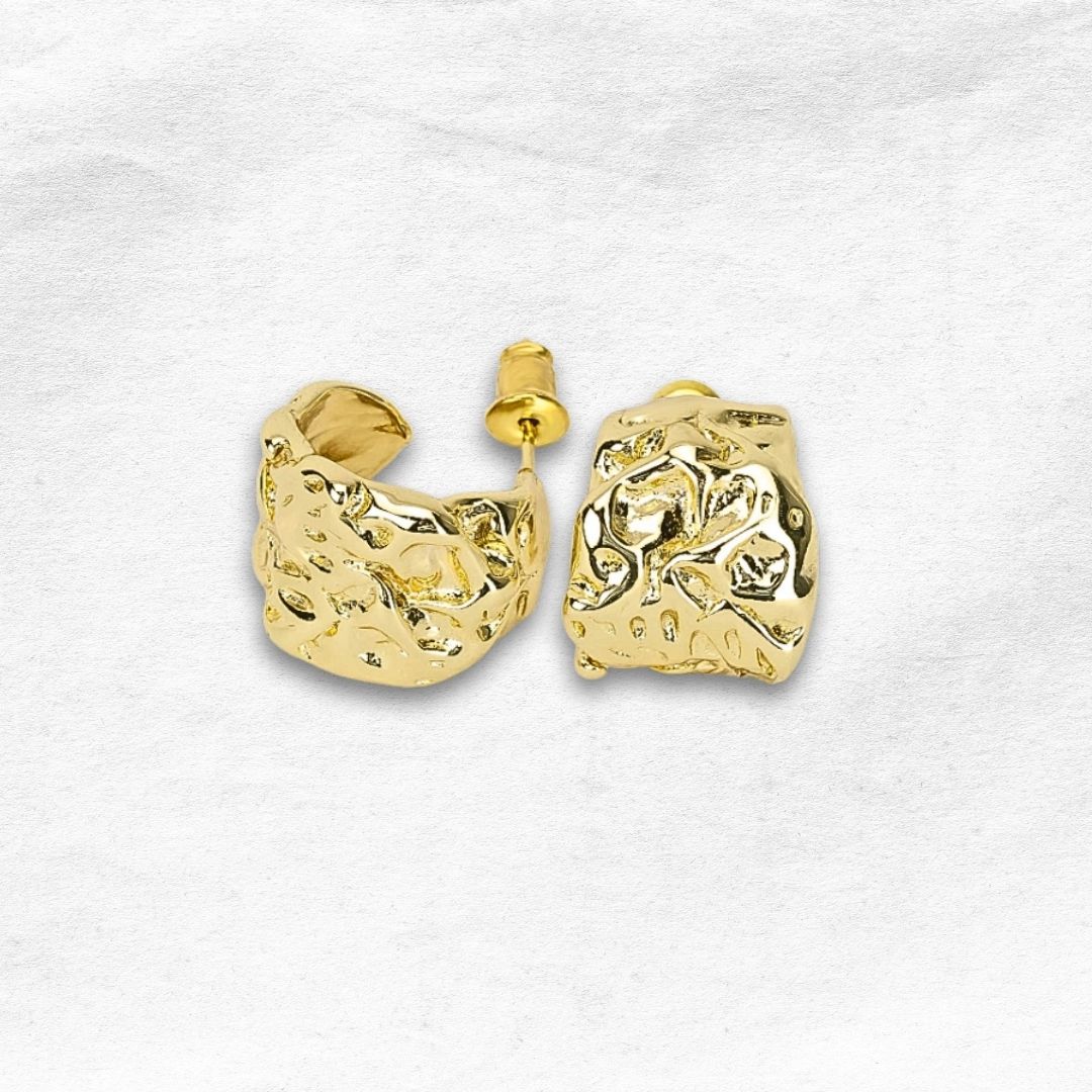 Arete Arracada con Diseño Rugoso