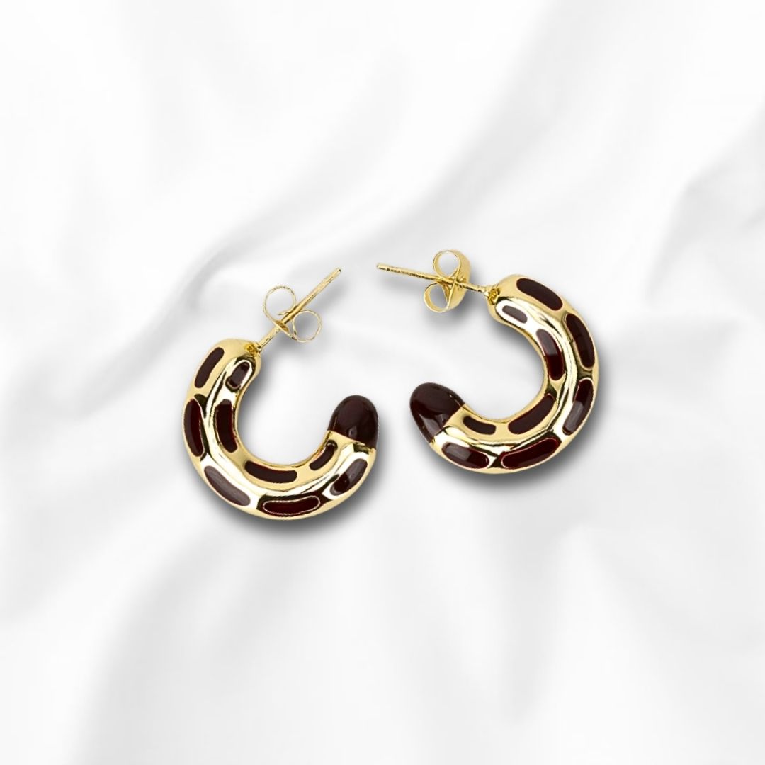 Arete Broquel Diseño en "C" Chunky Color Vino